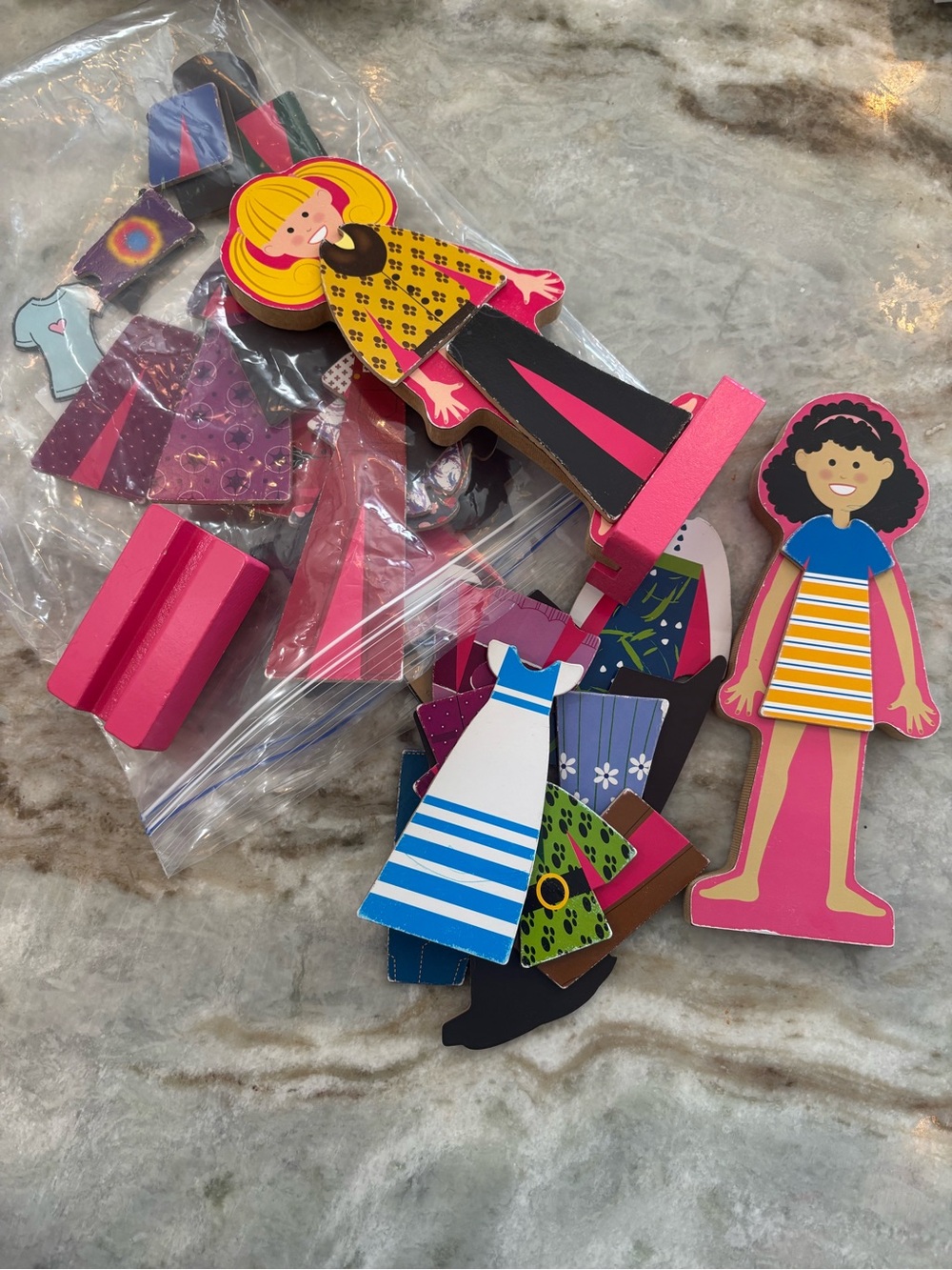 MELISSA AND DOUG - Wooden Magnetic Dress-Up Dolls Set - Pink & Multicolor